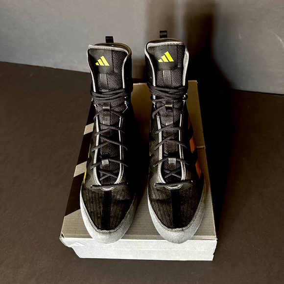 Box Hog 4 shoes-Core Black/Gold Metallic. Boxing has the power to change lives. - Picture 2 of 5